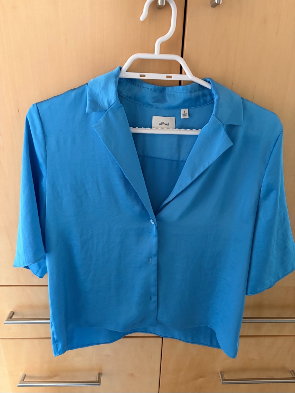 Wilfred silky Blue Short-Sleeve Button Front Top